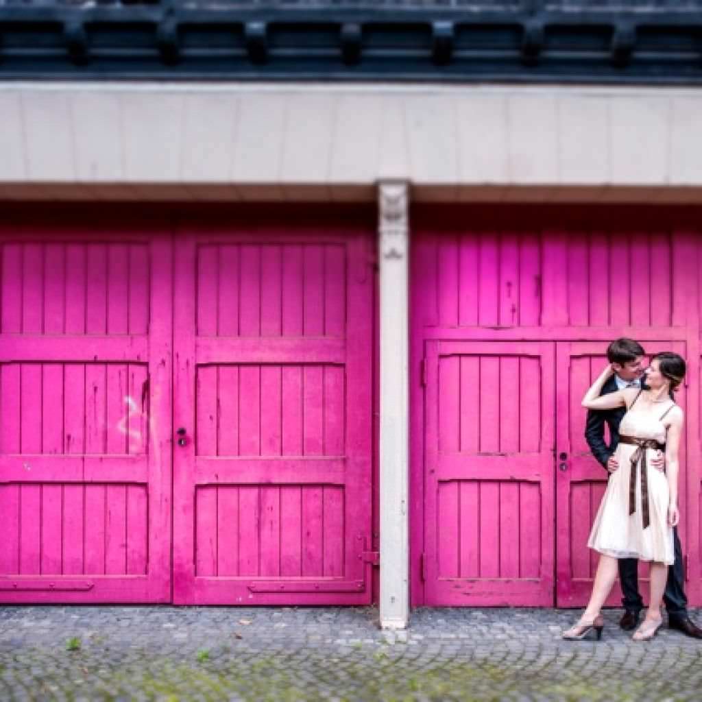 Glückliches Brautpaar vor der Party ihrer Marathon-Hochzeit in der Zeche Waltrop.