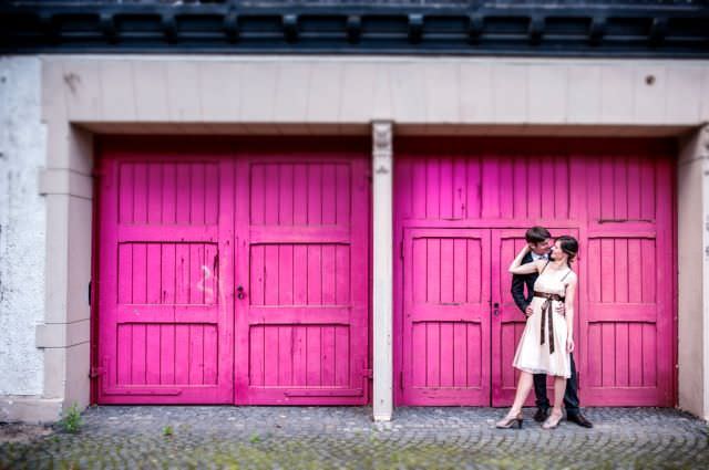 Glückliches Brautpaar vor der Party ihrer Marathon-Hochzeit in der Zeche Waltrop.