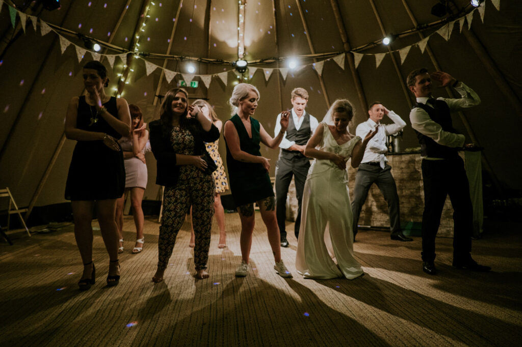 Auswahl von 10 besonderen Songs, die bei Hochzeiten verwundert und begeistert haben.