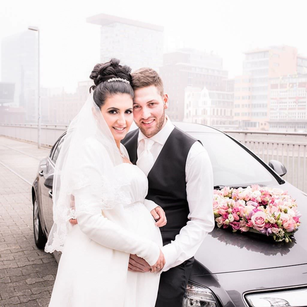 Brautpaar einer Deutsch-Persischen Hochzeit in der Auermühle in Ratingen.