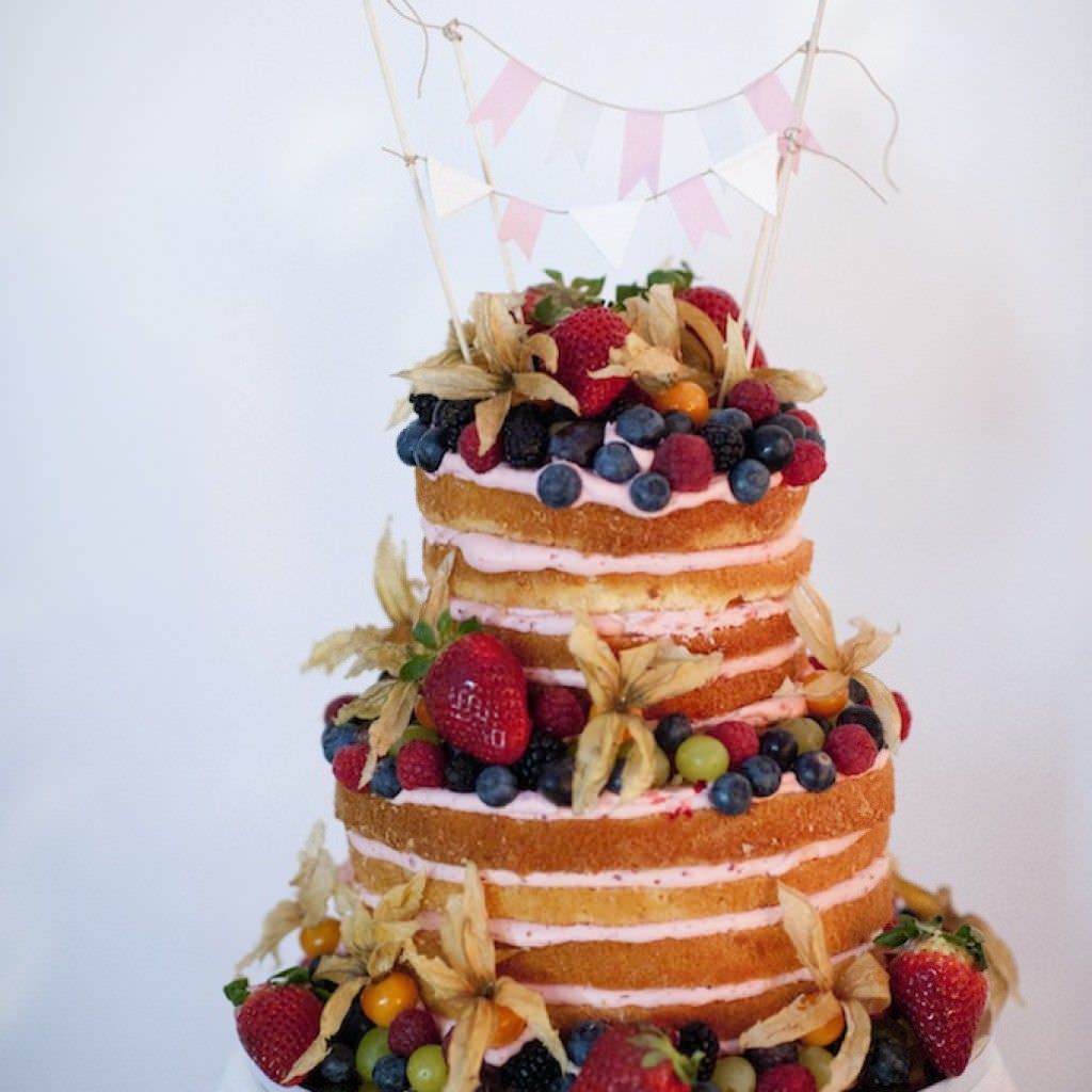 Hochzeitstorte von MadameMiamMiam bei einer Hochzeitsfeier im Studio Lichtstrasse.