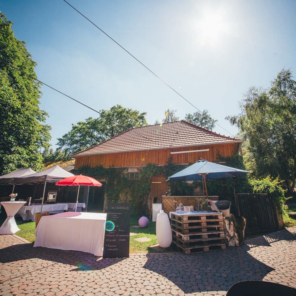 Sommerhochzeit auf dem Bauernhof - Außenansicht.