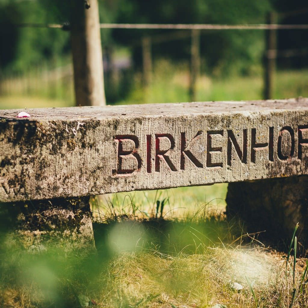 Entspannte Sommerhochzeit auf dem Bauernhof Birkenhof.