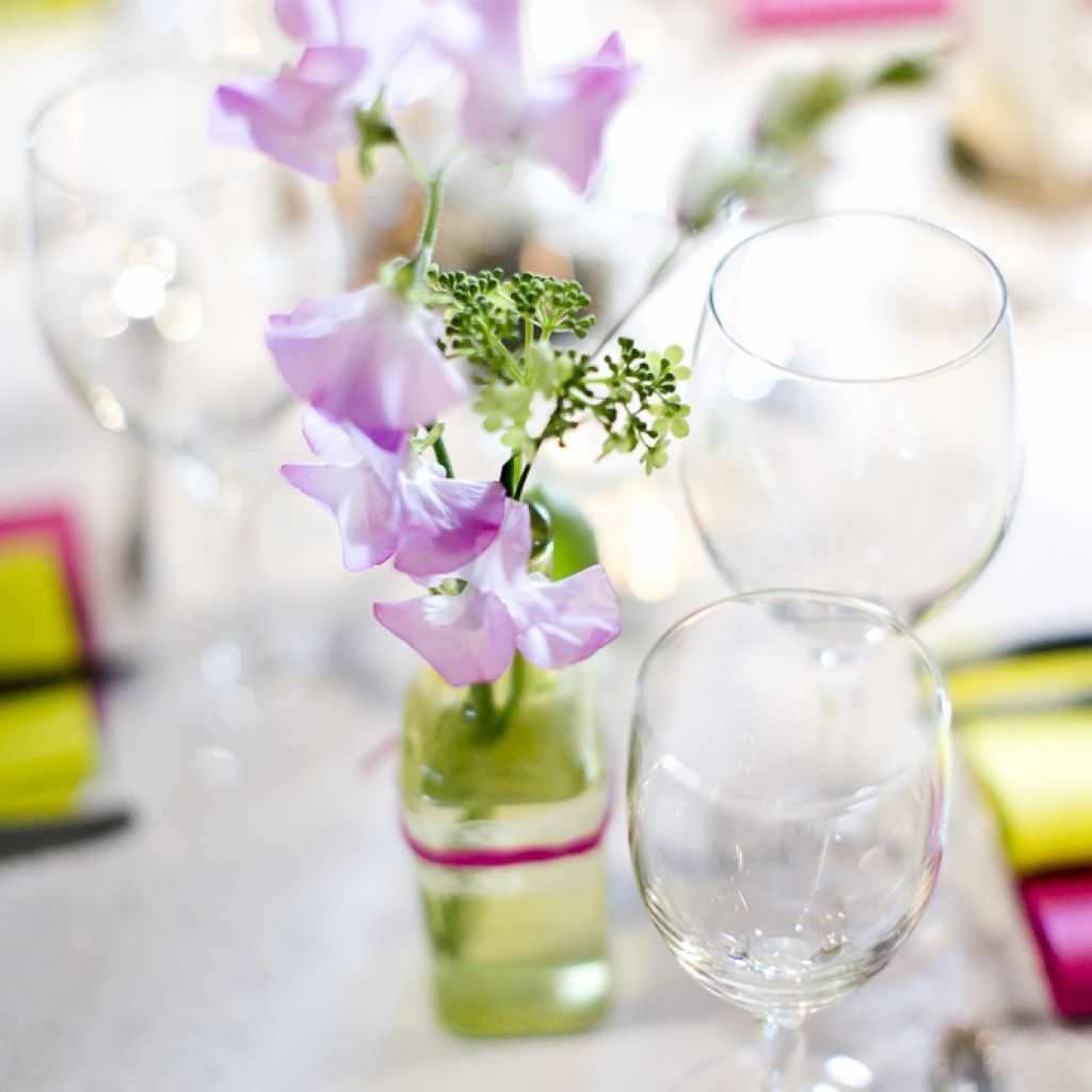 Blumendeko bei einer rustikalen Scheunenhochzeit in Düsseldorf