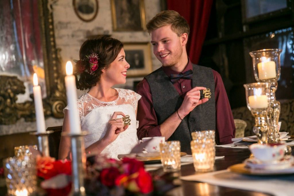 Brautpaar einer Vintage Hochzeit im Gare du Neuss