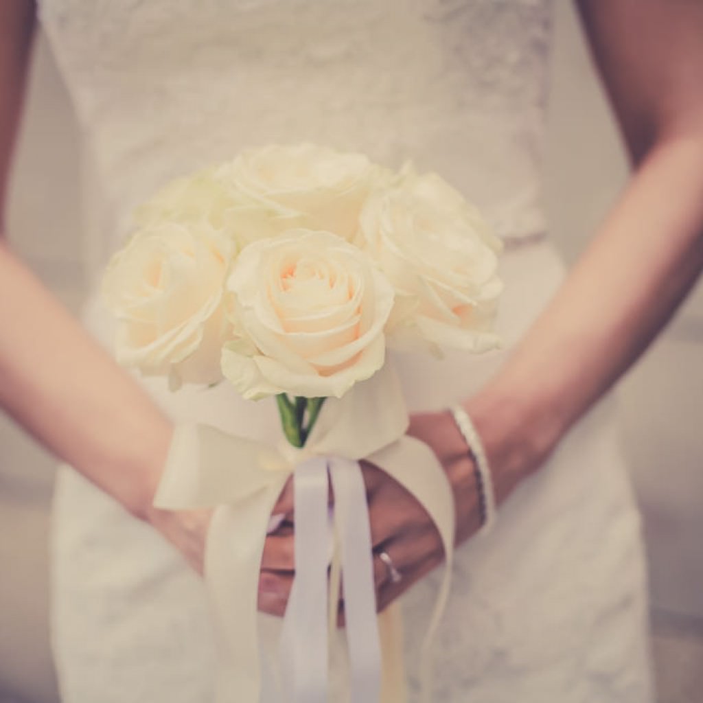 Brautstrauß aus weißen Rosen