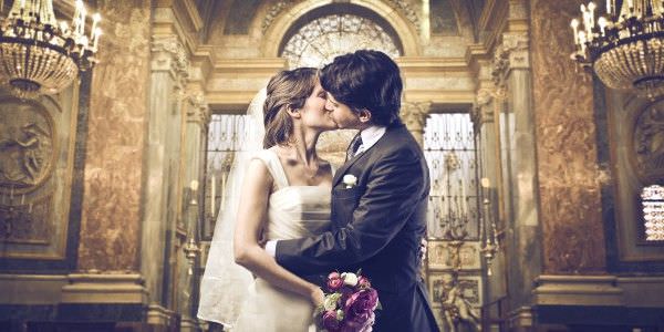 Kirchlich heiraten: Hochzeitstipps für den großen Moment am Traualtar