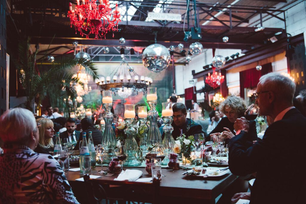 Hochzeit Set Jet Halle: Hochzeitsfeier im dekorierten Festsaal