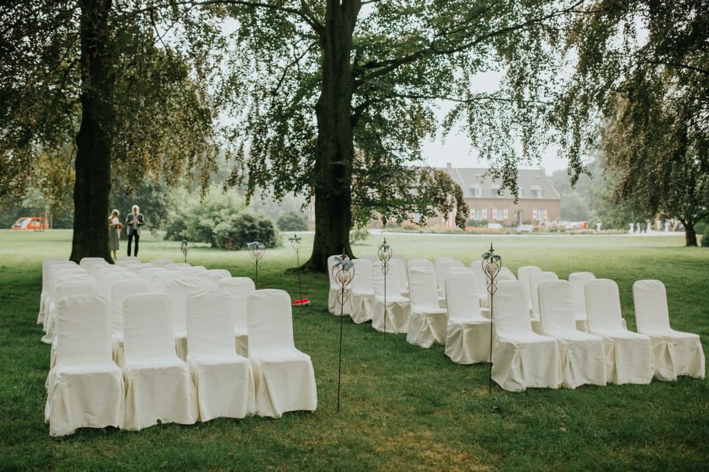 Hochzeitslocation Schloss Hertefeld in Weeze: Freie Trauung im Garten