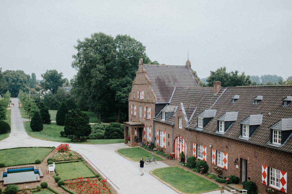 Hochzeitslocation NRW: Schloss Hertefeld in Weeze mit Park