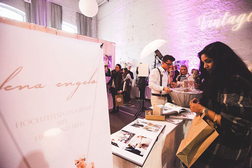 Ausstellerstand Hochzeitsfotografie auf der Vintage Wedding Hochzeitsmesse in Köln