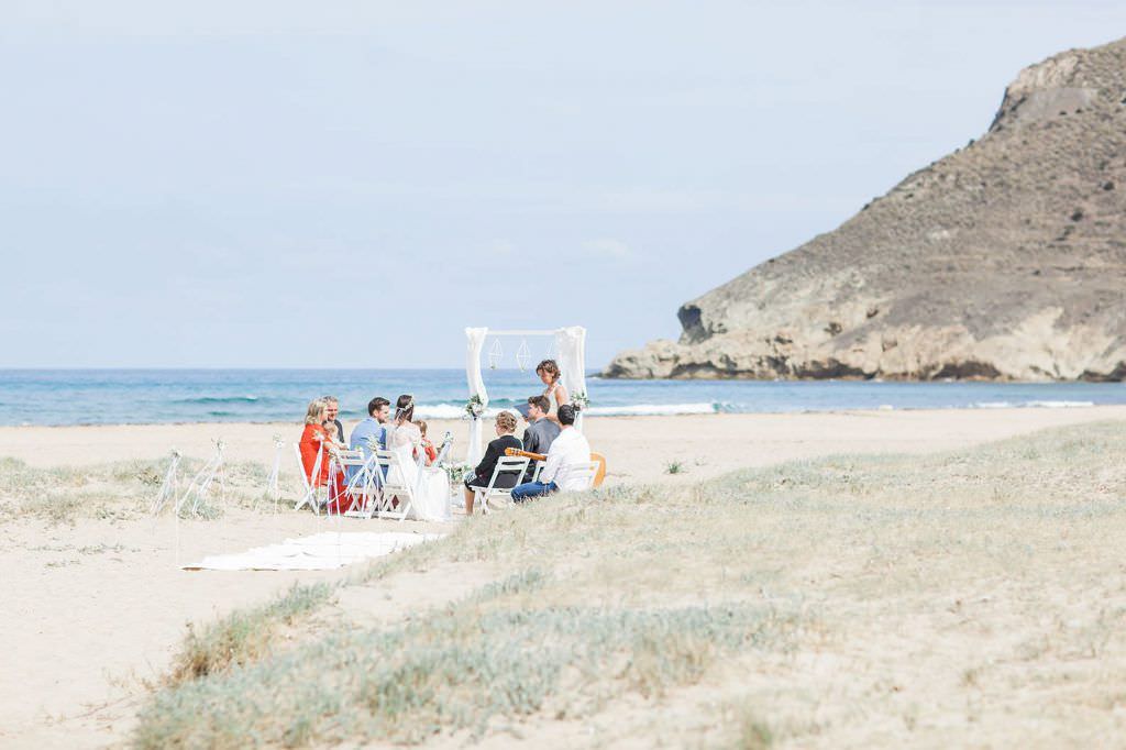 Heiraten am Strand in Spanien: Freie Trauung am Meer