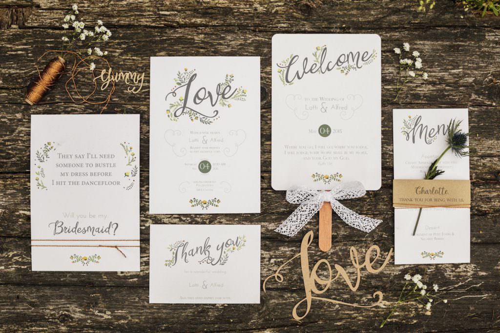 Hochzeitspapeterie mit verspielter Schrift und Botanical Design