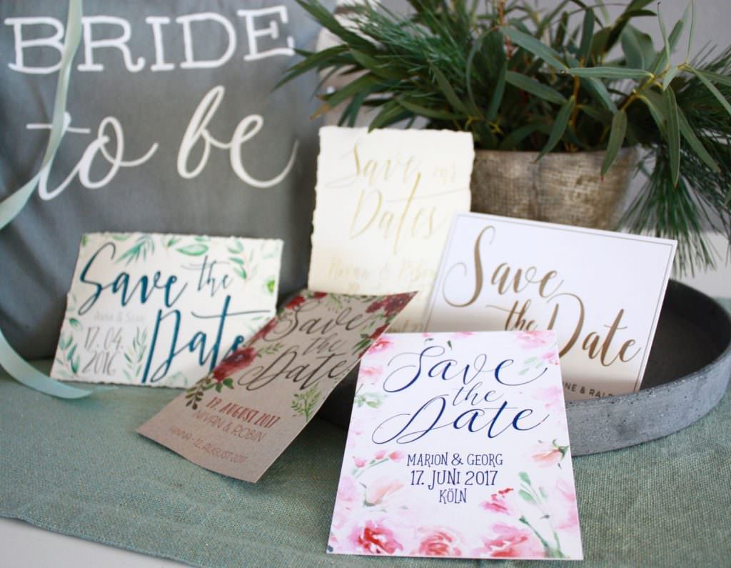 Hochzeitspapeterie: Save The Date Karten mit Blumen und Blättern