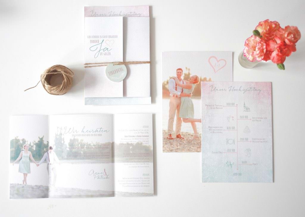 Individualisierte Hochzeitspapeterie mit Bildern vom Brautpaar