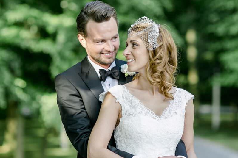 Hochzeit Schloss Gartrop: Paarfotos im Schlosspark