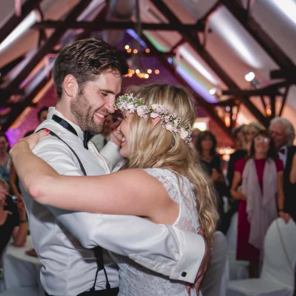 Hochzeit Kastanienhof Köln: Eröffnungstanz vom Brautpaar