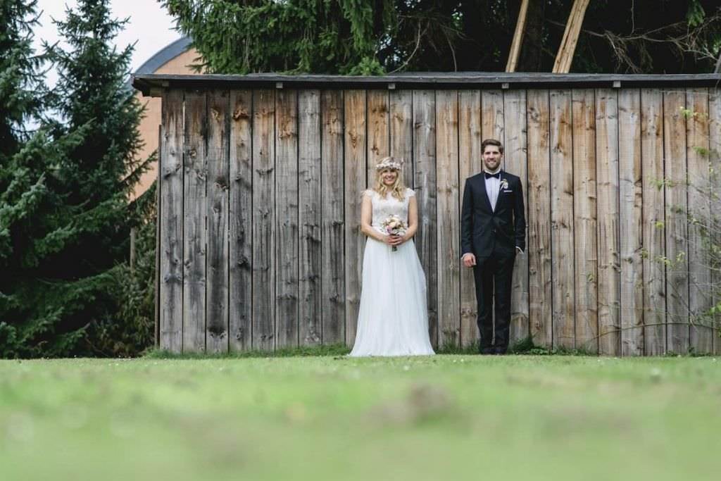 Hochzeit Kastanienhof Köln: Paarfotos im Garten