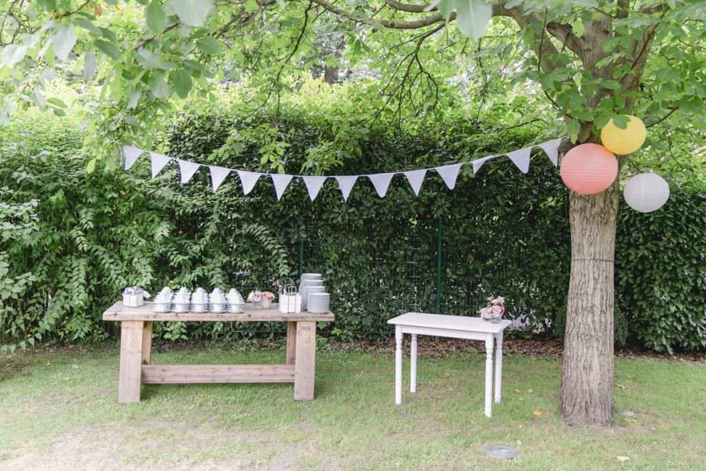 Hochzeit Kastanienhof Köln: Sektempfang im Garten