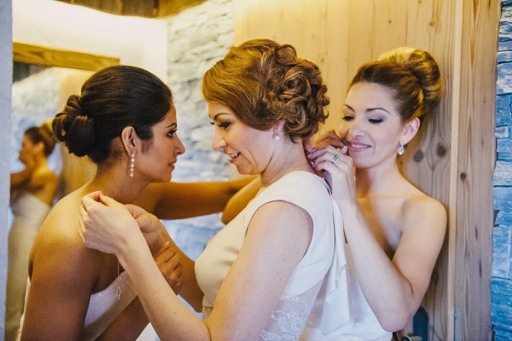 Almhochzeit: Getting Ready Braut