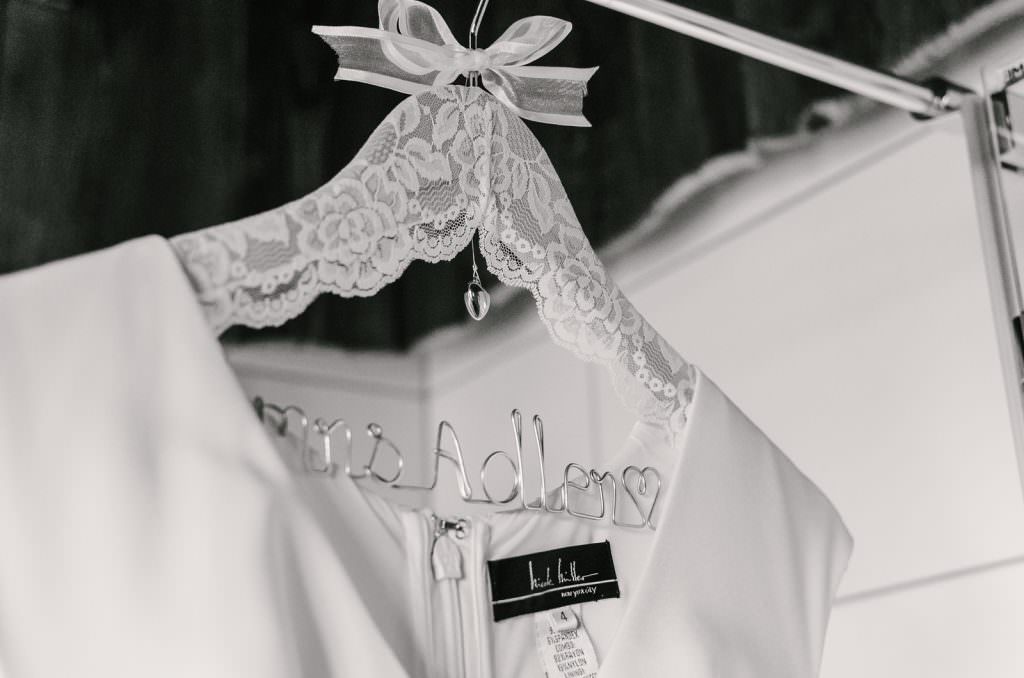 Personalisierter Kleiderbügel für das Brautkleid