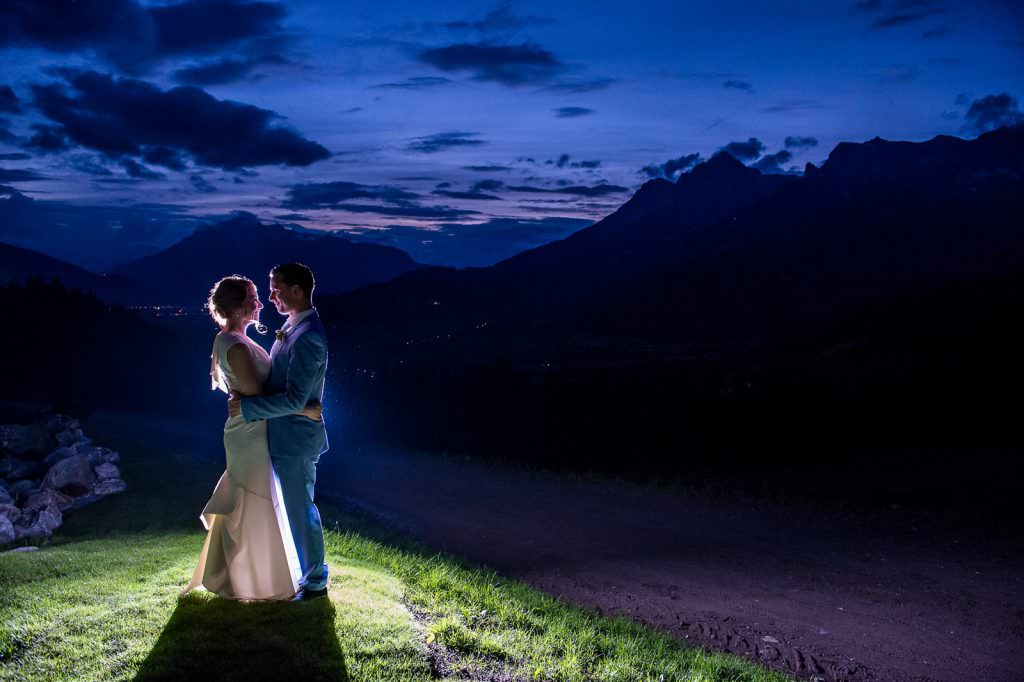 Hochzeit in den Bergen mit Paarshooting im Dunkeln