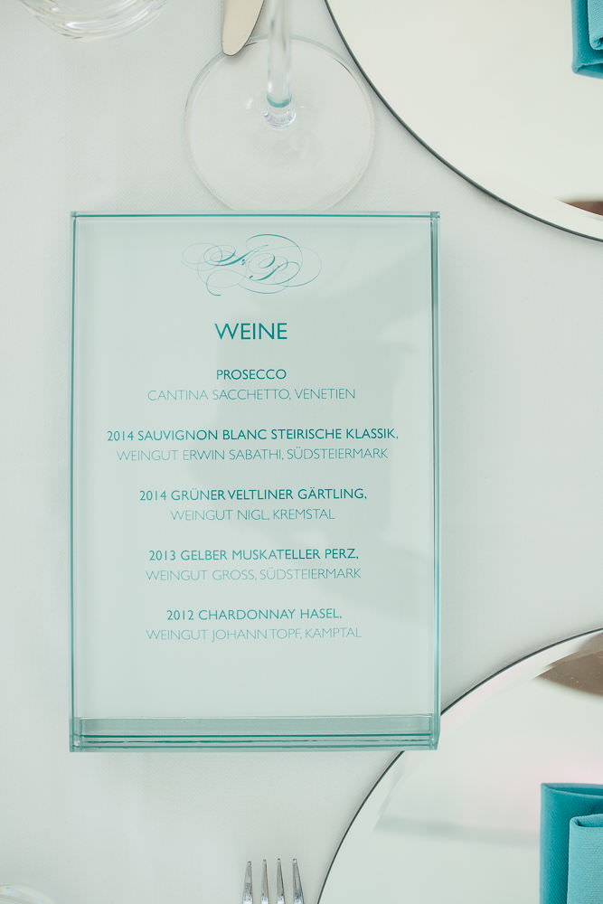 Hochzeitspapeterie: Transparente Weinkarte