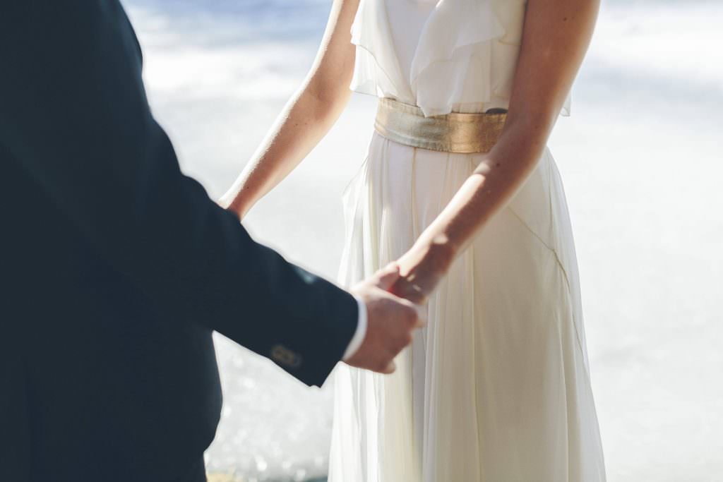 Hochzeit im Winter mit Paarfotos draußen