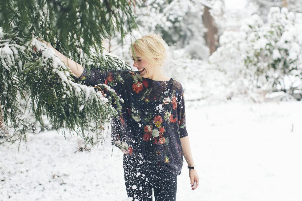 Winterhochzeit: Paarfotos im Schnee