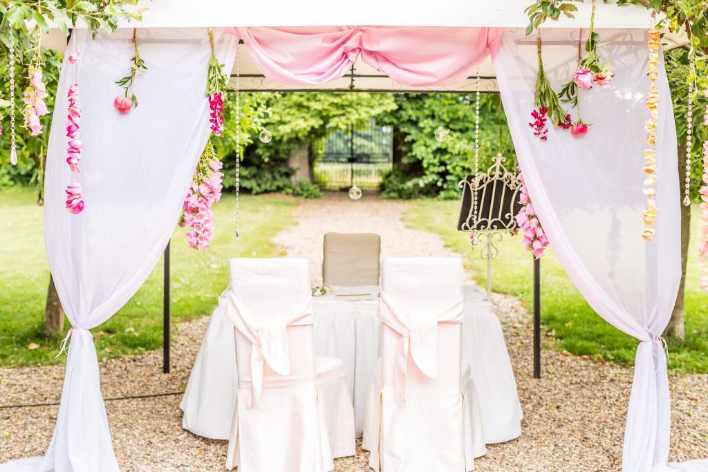 Hochzeit Schloss Eicherhof in Leichlingen: Freie Trauung im Park