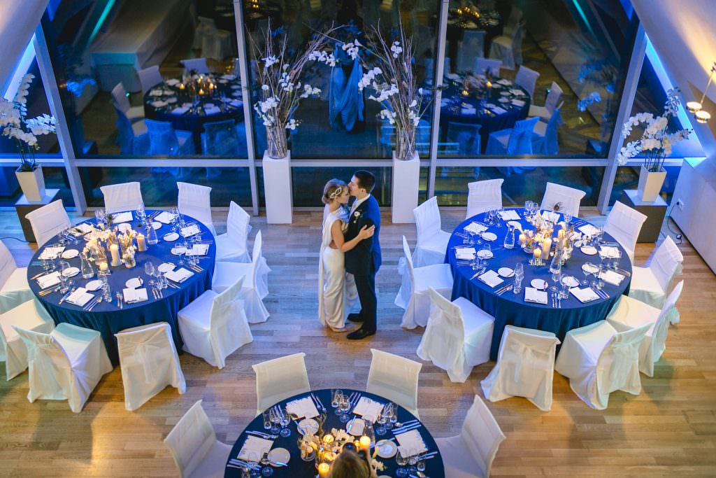 Winterhochzeit Scholokadenmuseum Köln: Das Brautpaar im Festsaal