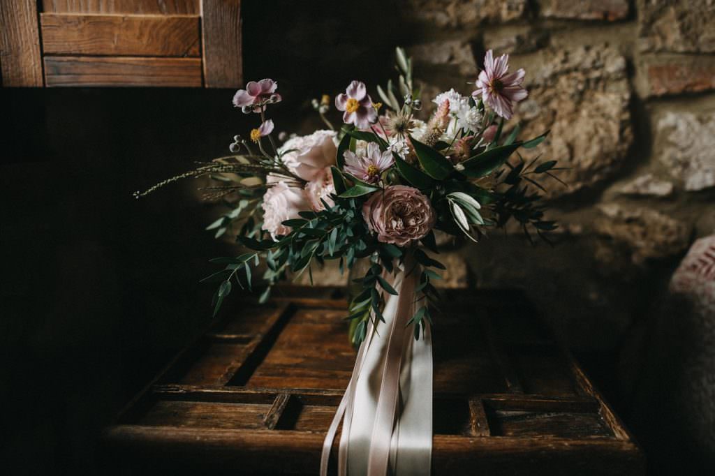 Brautstrauß mit Blush Blumen und Greenery