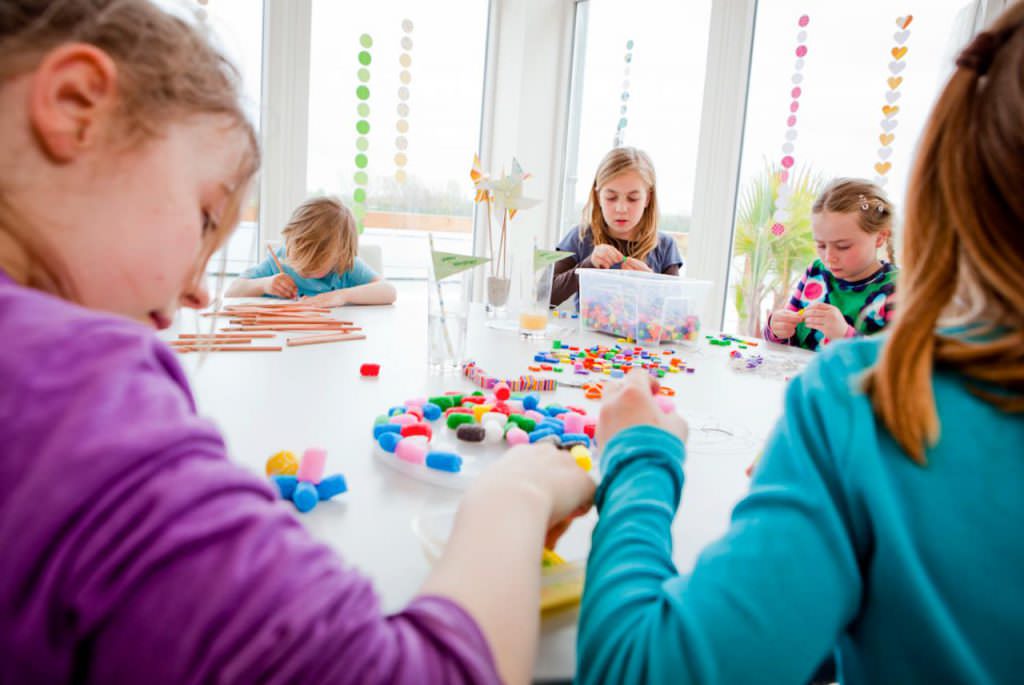 Entspannt Hochzeit feiern mit Kindern - mit Kinderbetreuung von Leo Kinderevents