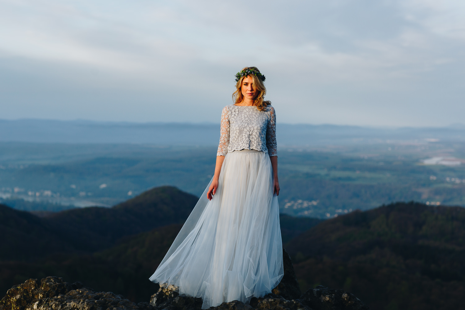 Hochzeitskleid mit Spitze und Tüll von noni Brautmode