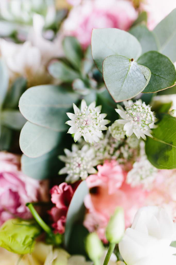Hochzeit Gut Nettehammer: Hochzeitsblumen in Rosa, Weiß und Grün