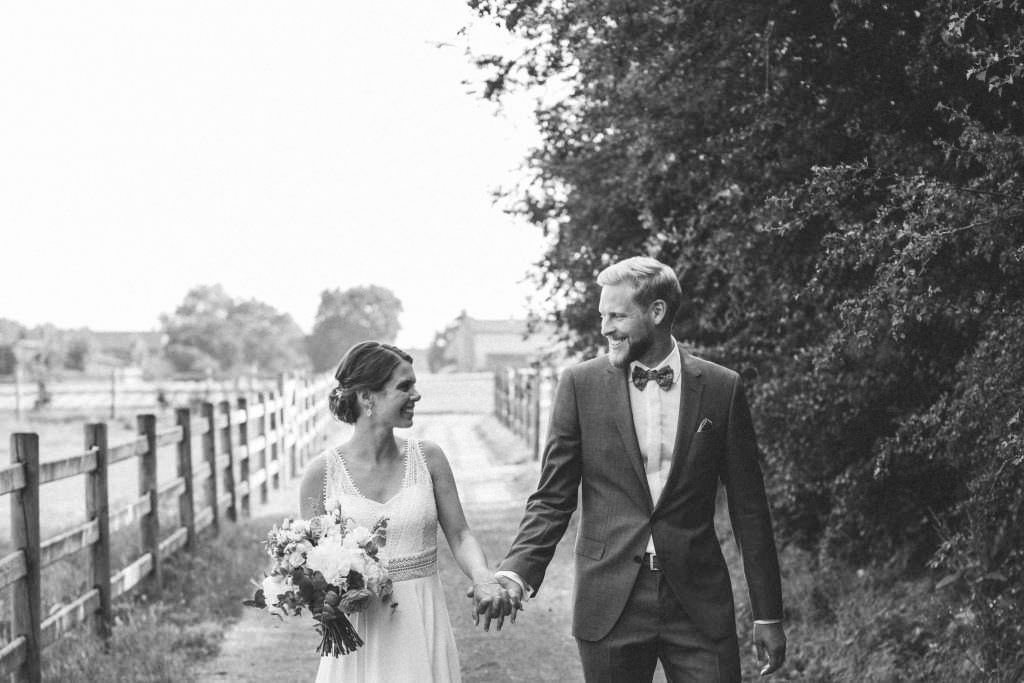 Hochzeit auf Gut Hohenholz mit Paarfotos in der Natur