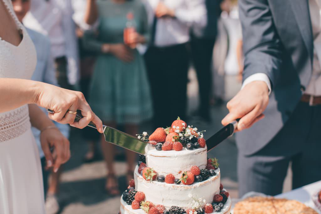 Hochzeit auf Gut Hohenholz: Anschnitt der Hochzeitstorte