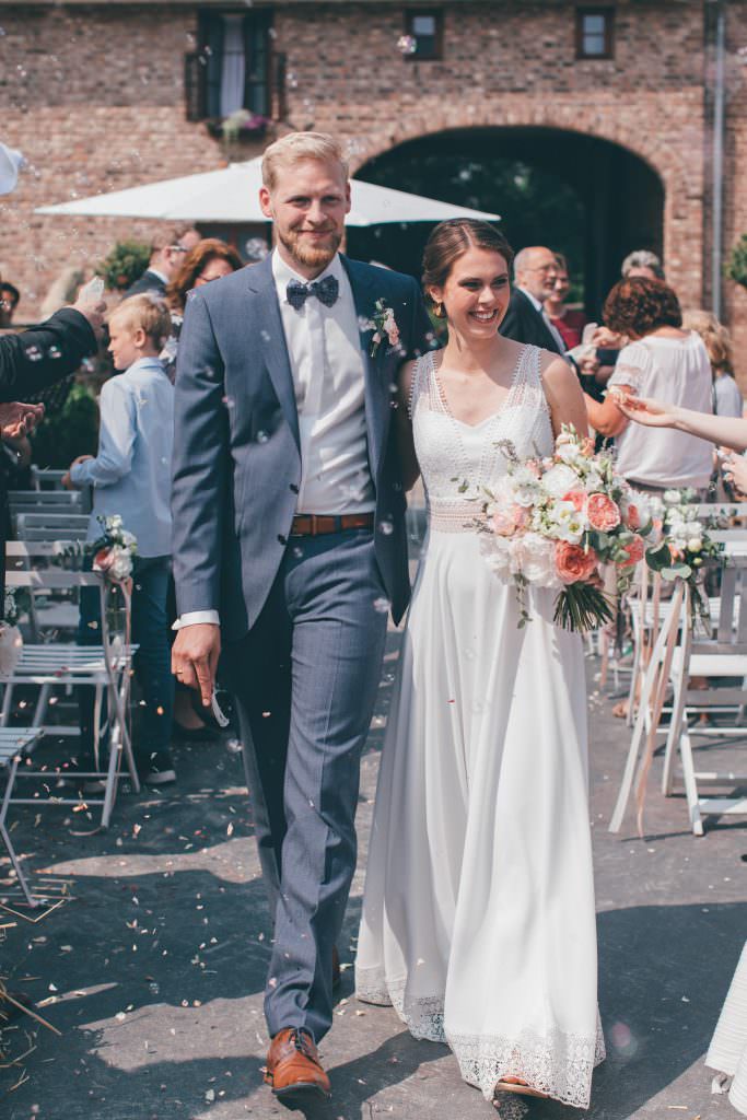 Hochzeit Gut Hohenholz: Das Brautpaar nach der Freien Trauung