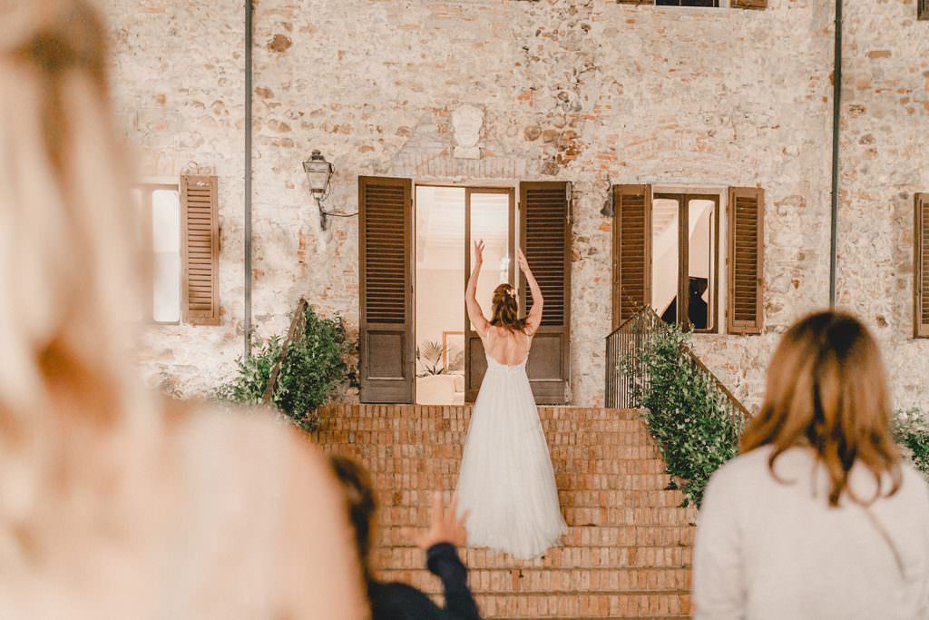 Hochzeit in der Toskana: Brautstraußwurf