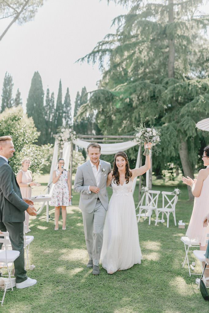 Toskana Hochzeit: Das Brautpaar nach der Freien Trauung