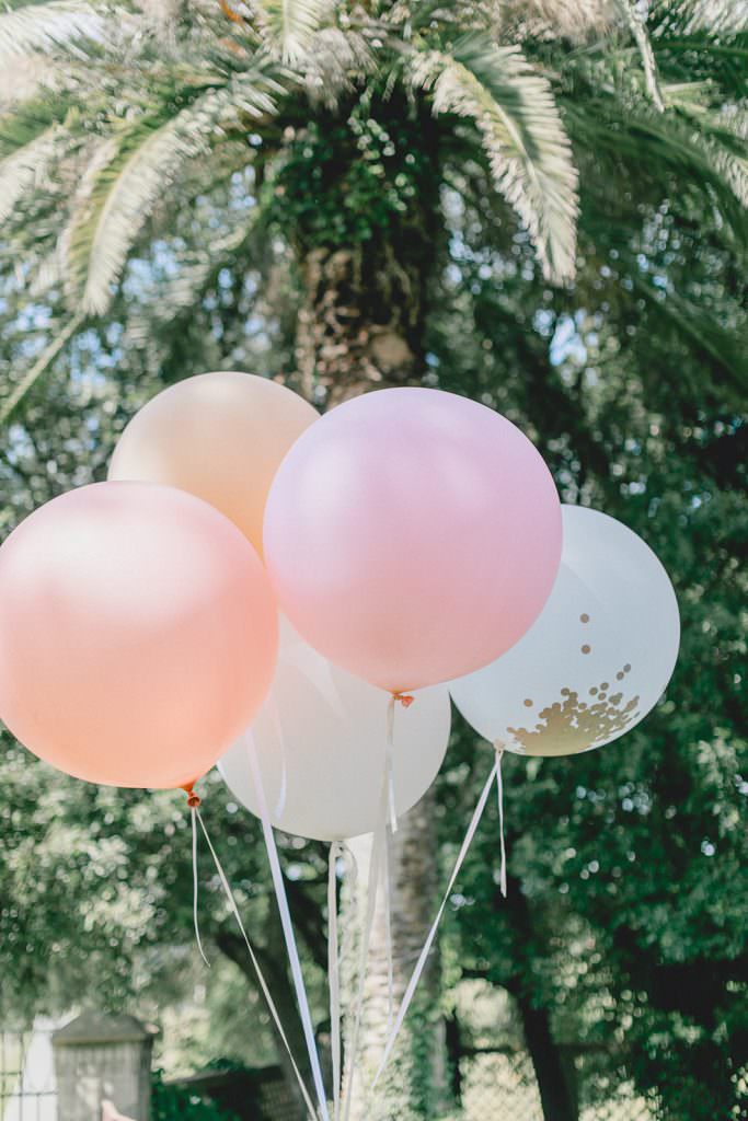 Outdoor Hochzeitsdeko mit Luftballons