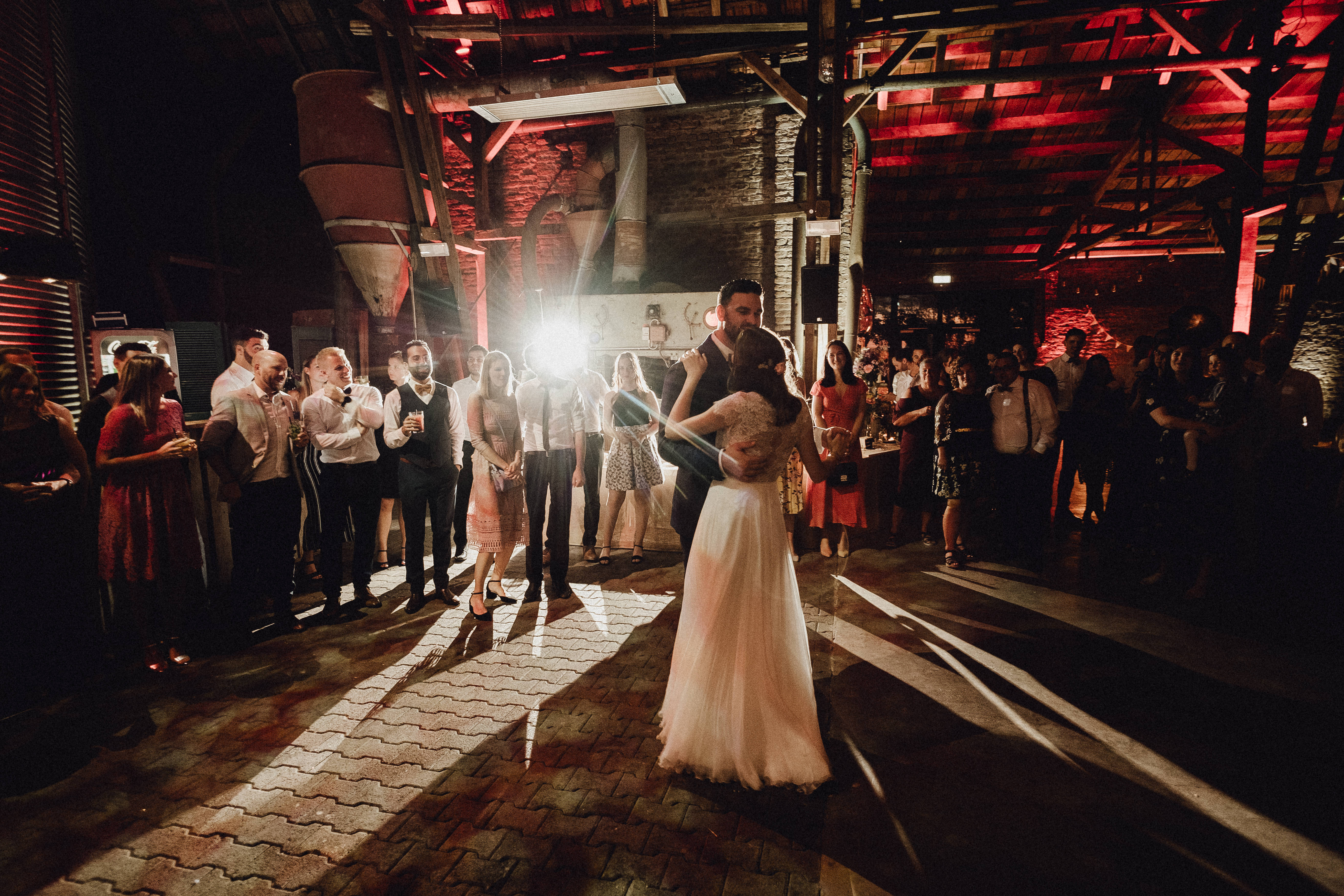 Hochzeitstanz bei einer Hochzeit in der Kornscheune