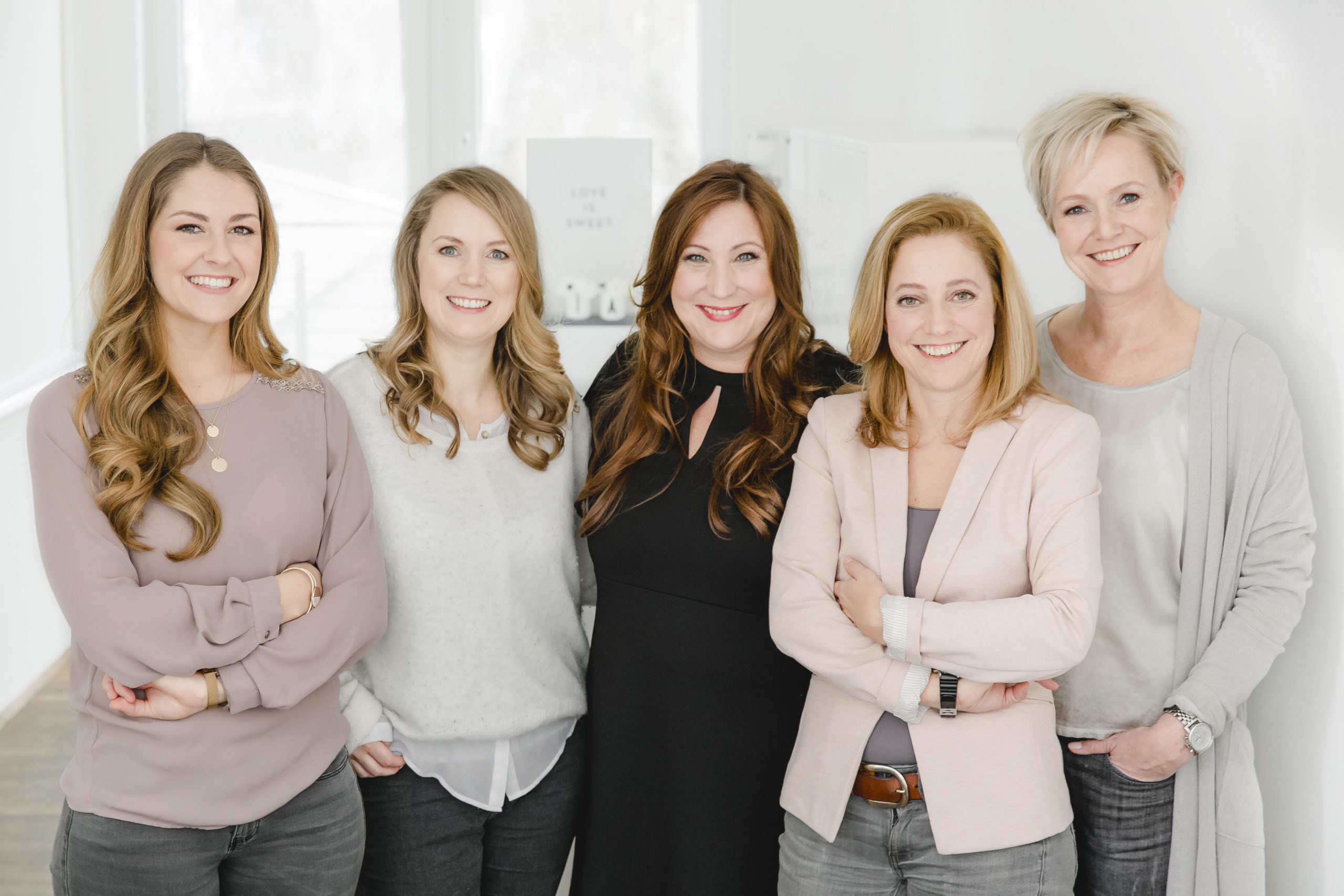 Teamfoto der Hochzeitsplanungs-Agentur Sagt Ja