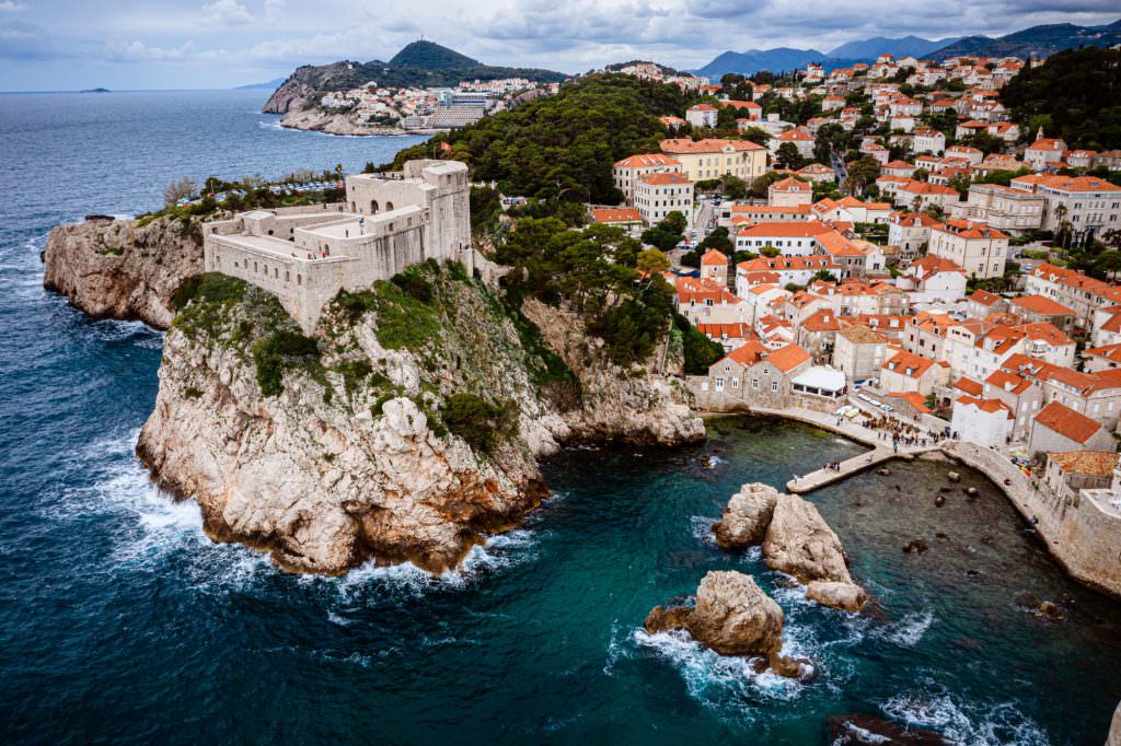 Heiraten in Kroatien: Dubrovnik in Dalmatien aus der Luft betrachtet.