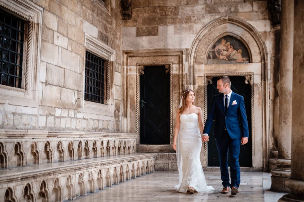 Destination Wedding in Kroatien mit Paarshooting in historischer Kulisse