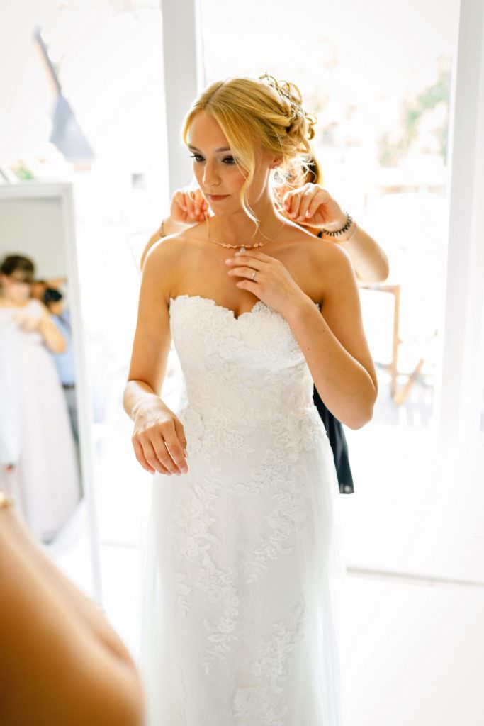 Hochzeit Seepavillon Köln: Die Braut beim Getting Ready