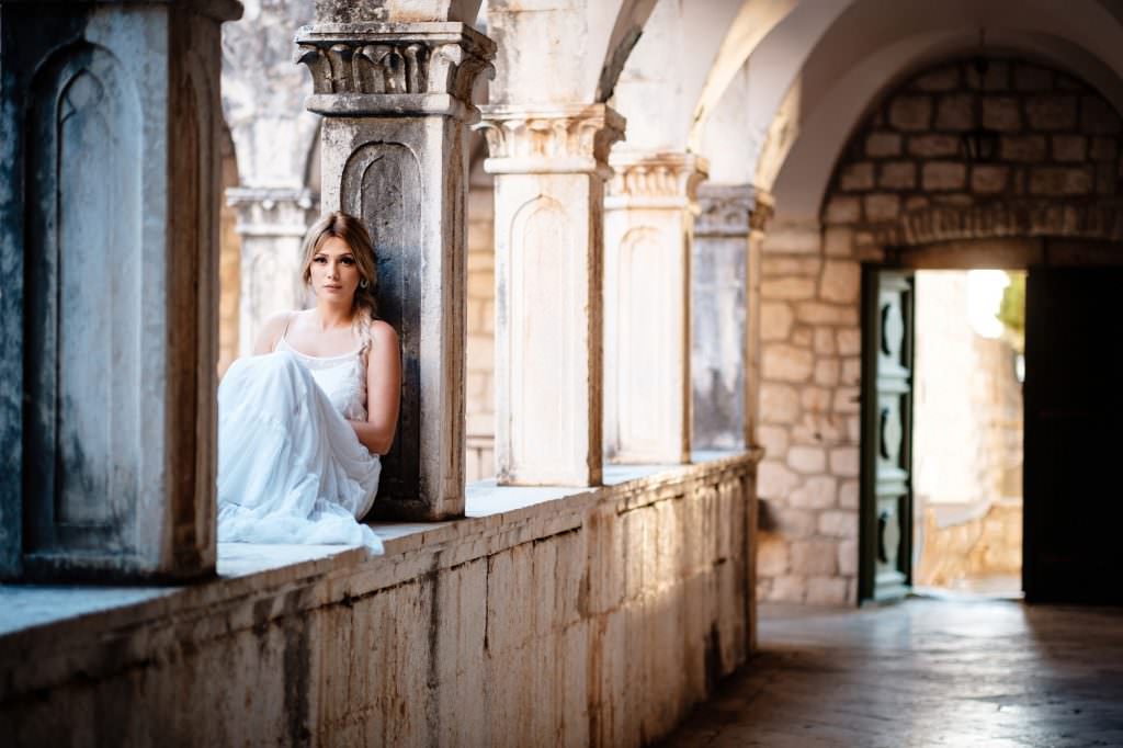 Hochzeit in Kroatien: Braut Fotoshooting in historischer Kulisse